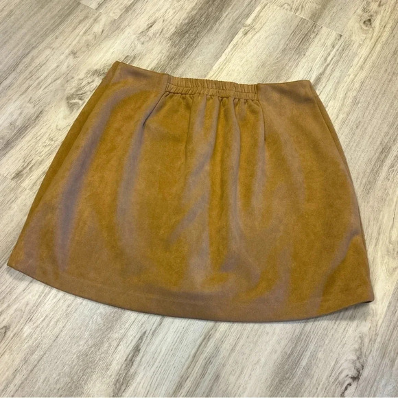 Women’s Wild Fable Camel Tan Faux Suede Button Front Mini Skirt / Size Medium - Picture 4 of 7